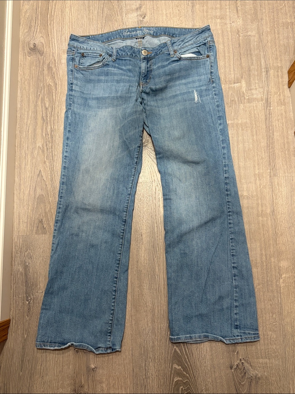 American Eagle Women's Light Blue Boyfriend Jeans